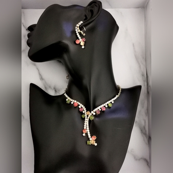 Multi-color rhinestone Y shape necklace with studed dangle earrings set - Picture 8 of 9